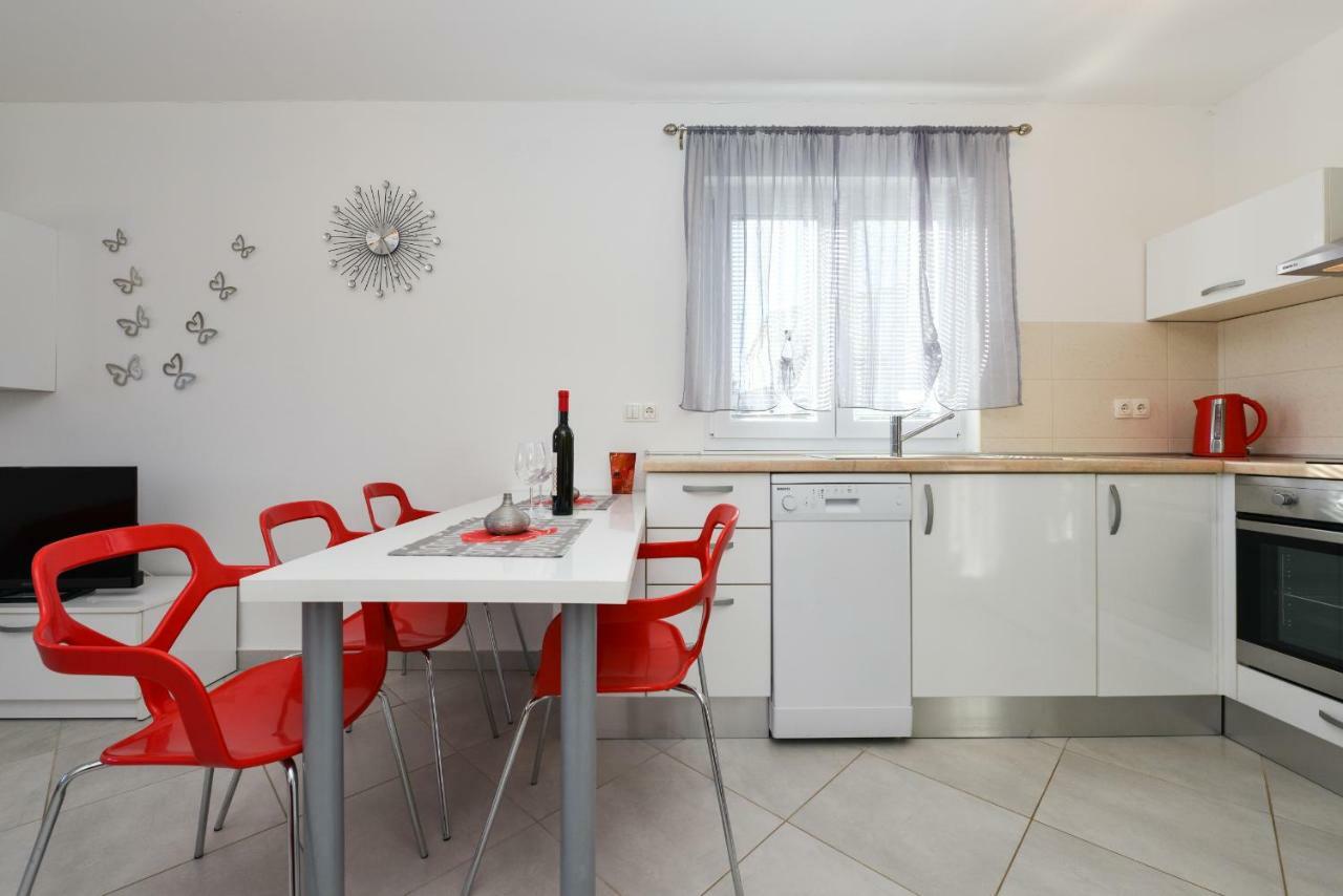 Apartments L&M Vir Exterior photo