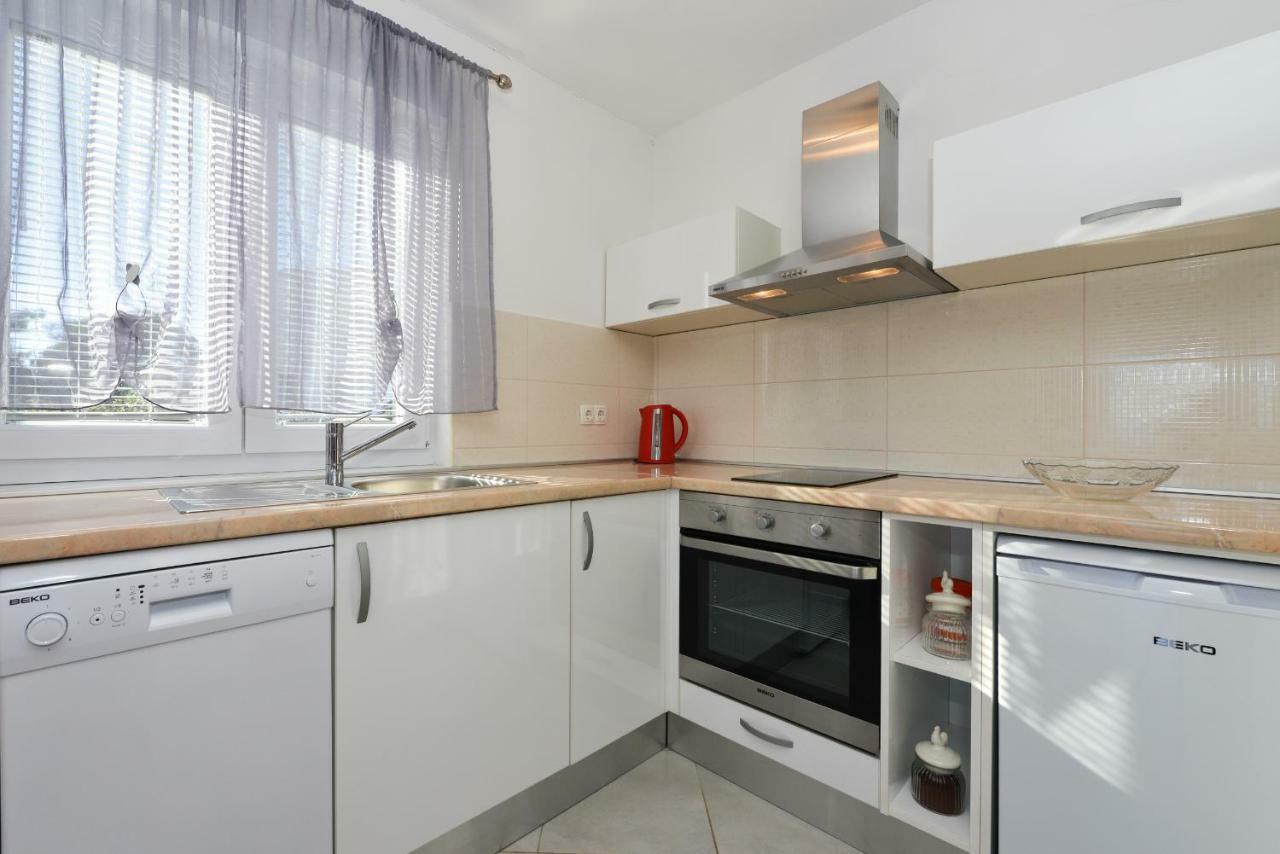 Apartments L&M Vir Exterior photo